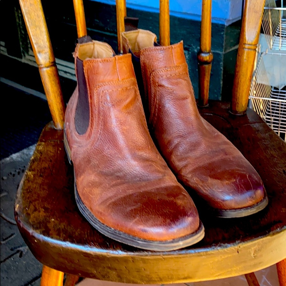 Men’s size 10 leather slip on ankle boots. Worn twice.